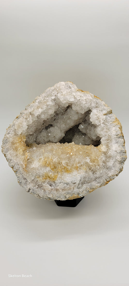 Expansive Quartz Geode: A Beacon of Clarity and Energy | 3800 grams